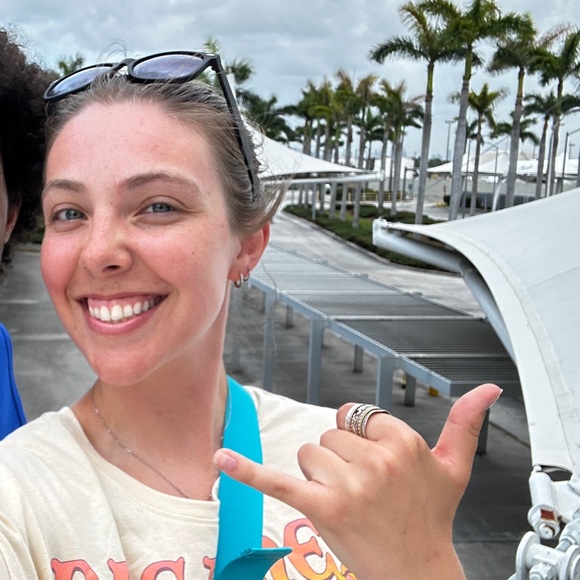 Meet the Posher - Picture 3 of 4